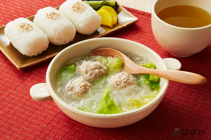 白菜と鶏団子の春雨スープ