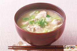 豚肉と白菜のみそ汁
