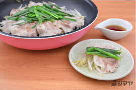 豚肉ともやしのフライパン蒸し