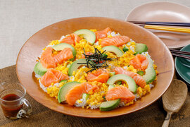 サーモンとアボカドのちらしずし