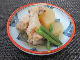 鶏手羽元と大根の煮物