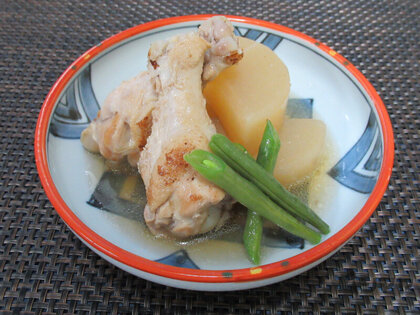 鶏手羽元と大根の煮物